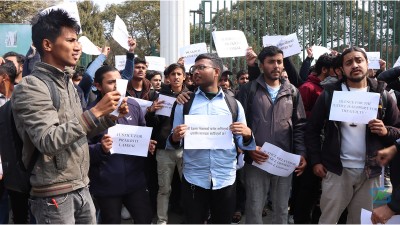  प्रकृति लम्साल मृत्यु प्रकरणको छानबिनको माग गर्दै विद्यार्थीको प्रदर्शन (भिडियो/तस्बिर) 